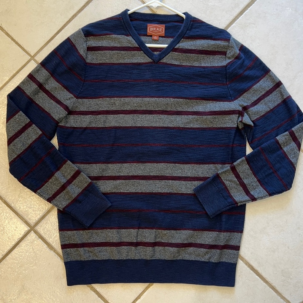 Red Ale by Alesbury sweater. Mens size XL
